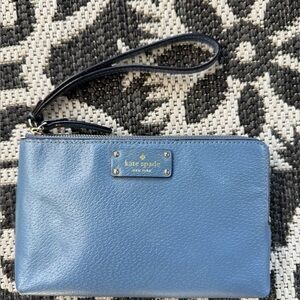 Kate Spade Blue Pebbled Leather Wristlet VGUC
Smoke/Pet Free Home